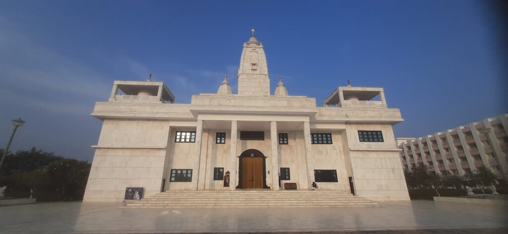 कानपुर में घूमने की जगह 3 कानपुर में घूमने की जगह, outside view of iskcon temple kanpur