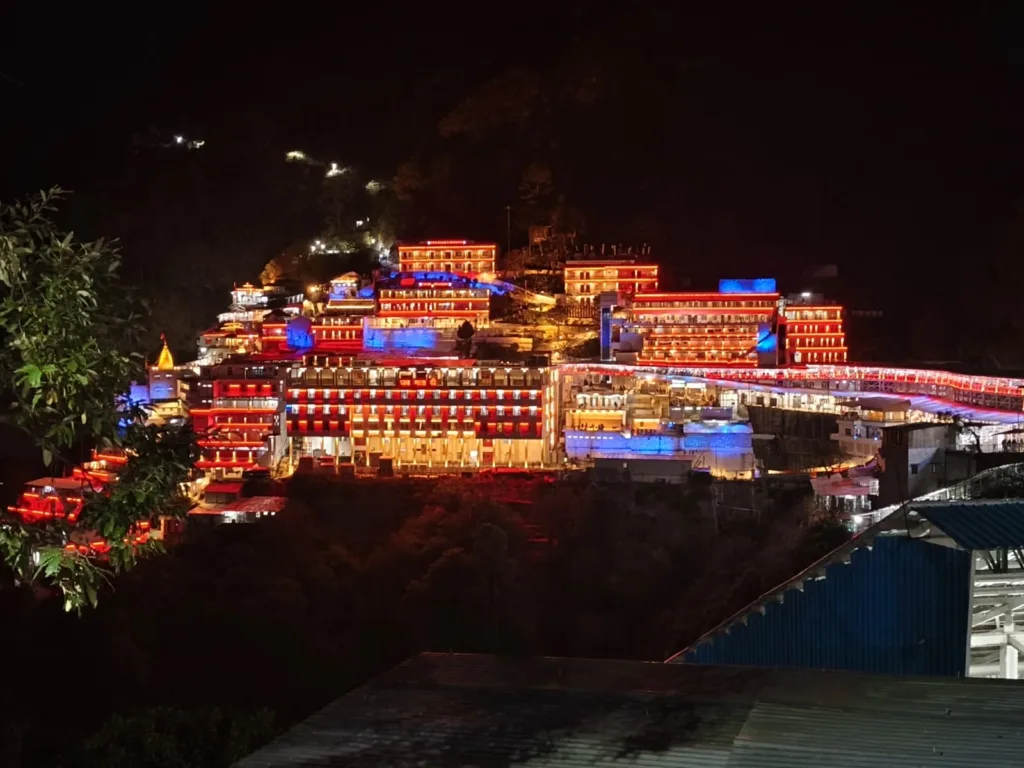 वैष्णों देवी यात्रा 1 वैष्णों देवी यात्रा, mata vaisno devi yatra, माता वैष्णों देवी यात्रा, माता वैष्णों देवी भवन