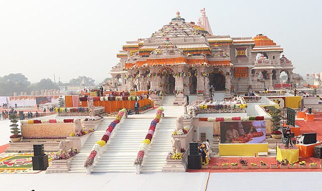 अयोध्या में घूमने की जगह 1 राम जन्मभूमि,
अयोध्या में घूमने की जगह,
राम मंदिर, अयोध्या