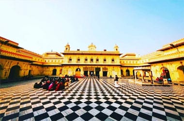 अयोध्या में घूमने की जगह 5 अयोध्या में घूमने की जगह,
कनक भवन