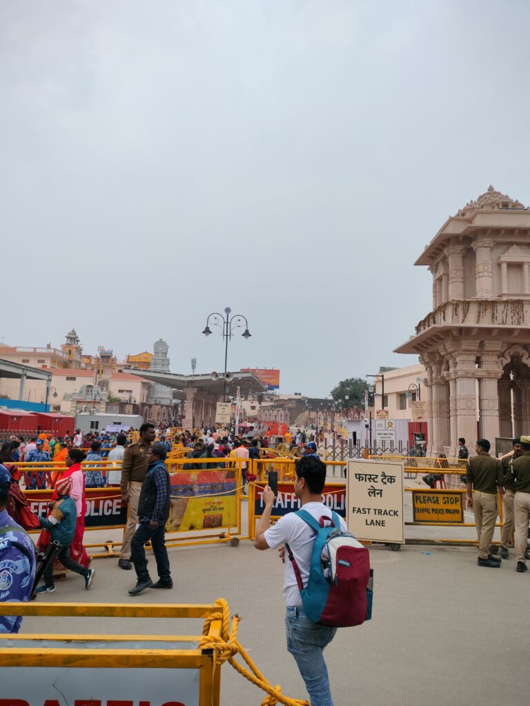 अयोध्या में घूमने की जगह 2 अयोध्या में घूमने की जगह
राम मंदिर, अयोध्या