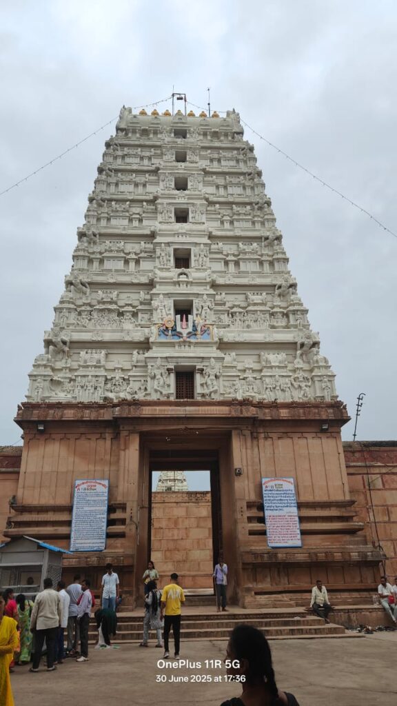 वृन्दावन में घूमने की जगह,  प्रेम मंदिर, ब्रज यात्रा , केशी घाट, बाँके बिहारी मंदिर, मीराबाई मंदिर, श्री रंगनाथ मंदिर, गोपेश्वर महादेव मंदिर, निधिवन, राधा वल्लभ मंदिर, वृंदावन के पूज्य स्थान, वृंदावन के धार्मिक स्थान, वृंदावन के मंदिर, श्री कृष्ण की लीला स्थली, माँ वैष्णो देवी मंदिर,