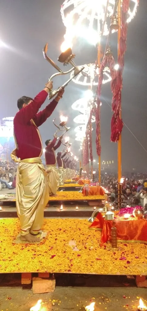 बनारस में घूमने की जगह : Best Places To Visit In Varanasi 4 बनारस में घूमने की जगह, ganga aarti banaras,