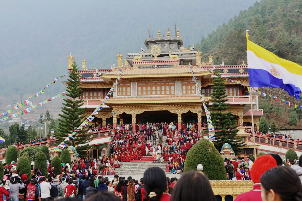 मई में घूमने की 10 बेस्ट जगह (Places To Visit In May) 7 मई में घूमने की 10 बेस्ट जगह, दिरांग में घूमने की जगह, थुबसंग धरग्येलिंग मठ