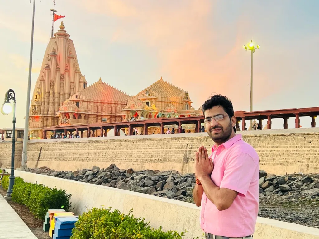 भारत के 10 प्रमुख धार्मिक स्थान 3 भारत के 10 प्रमुख धार्मिक स्थान, गुजरात में घूमने की जगह, सोमनाथ में घूमने की जगह, सोमनाथ मंदिर