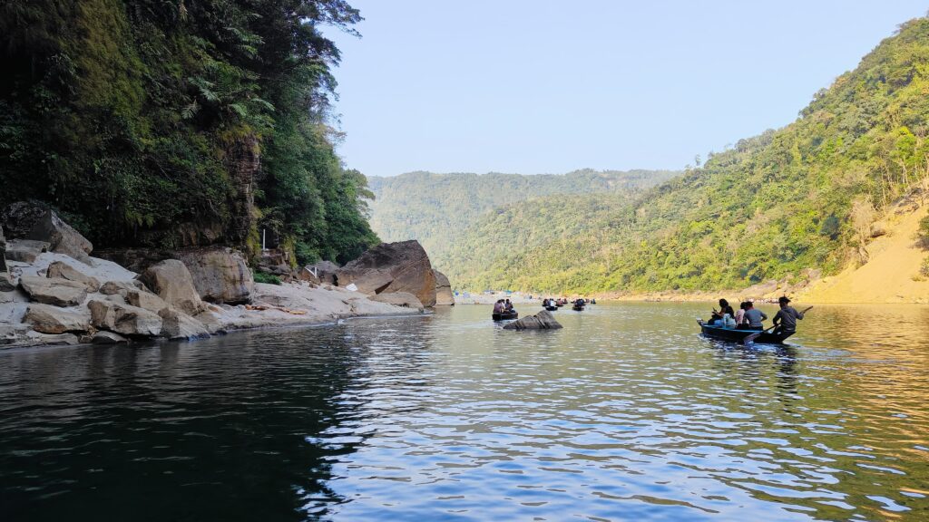 मई में घूमने की 10 बेस्ट जगह (Places To Visit In May) 2 मई में घूमने की 10 बेस्ट जगह, चेरापूँजी में घूमने की जगह, डावकी ,दावकी