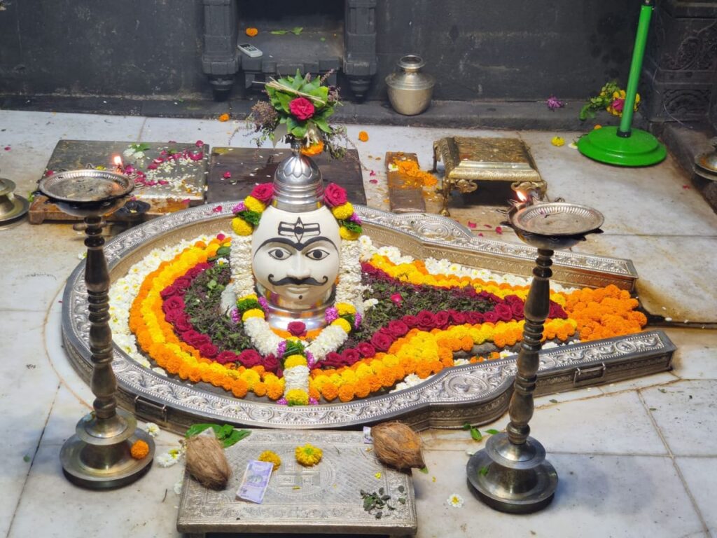 त्र्यंबकेश्वर ज्योतिर्लिंग, 12 ज्योतिर्लिंग, त्र्यंबकेश्वर MANDIR, THIRTHRAJ KUSHavart,  तीर्थराज कुशावर्त, नासिक में घूमने की जगह,