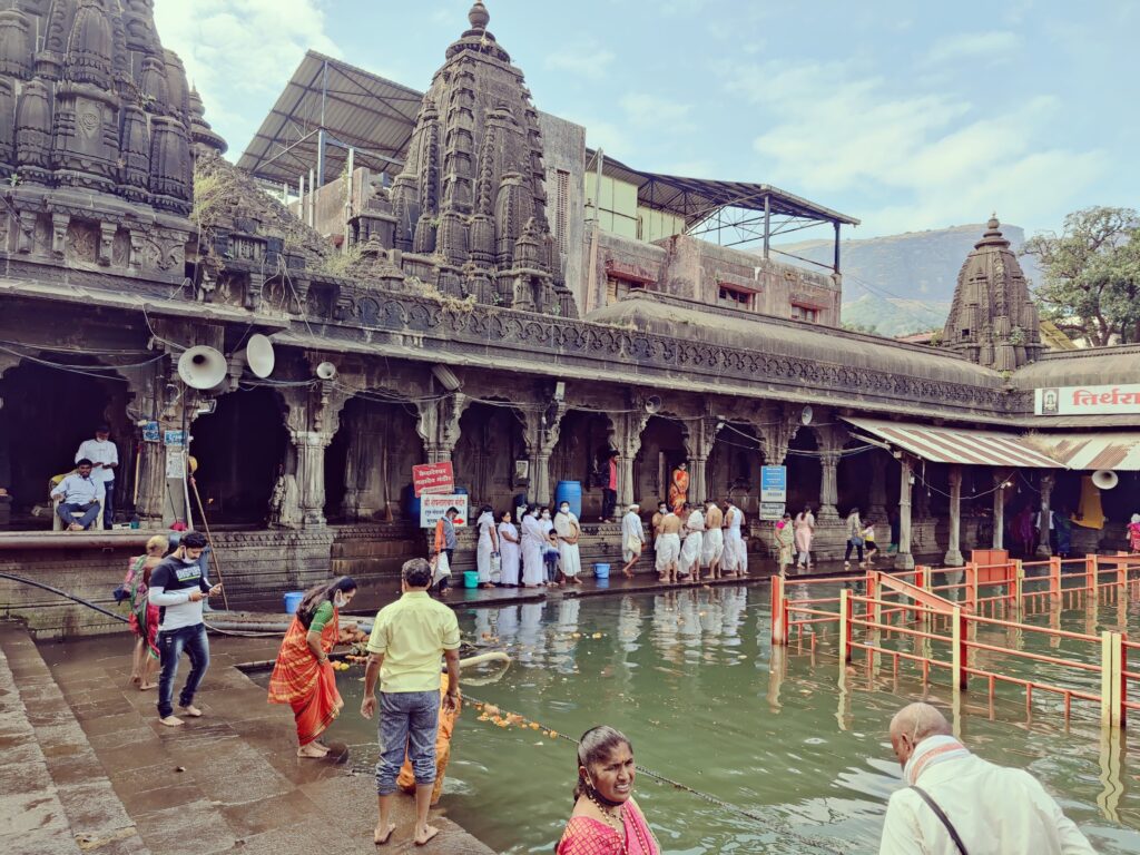 त्र्यंबकेश्वर ज्योतिर्लिंग, 12 ज्योतिर्लिंग, त्र्यंबकेश्वर MANDIR, THIRTHRAJ KUSHavart,  तीर्थराज कुशावर्त, नासिक में घूमने की जगह,