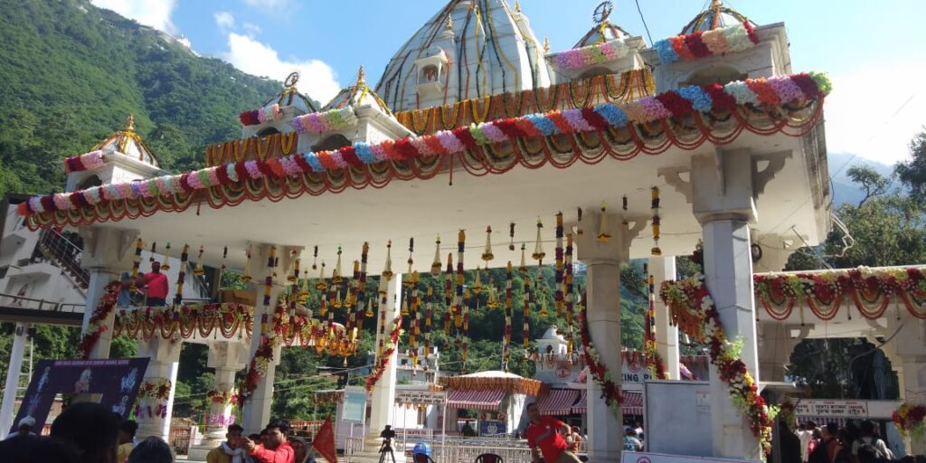 नवरात्रि में घूमने की 10 बेस्ट जगह, BHARAT KE PRSHIDH DEVI MANDIR, BEST DEVI TEMPLE IN INDIA, FAMOUS PLACES TO VISIT IN NAVRATRI, NAVRATRI SPECIAL, नवरात्रि में घूमने लायक जगह, भारत के प्रमुख देवी मंदिर, माँ दुर्गा के प्रमुख स्थान, नवरात्रि में जाने लायक जगह, देवी के प्रमुख स्थान , BEST PLACES TO VISIT IN NAVRATRI,