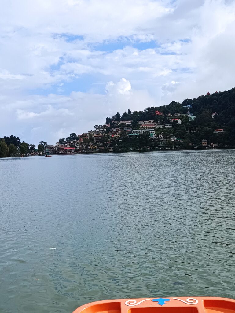अगस्त में घूमने की 10 बेस्ट जगह : Best Places To Visit In August 2 अगस्त में घूमने की 10 बेस्ट जगह, Best Places To Visit In August, अगस्त में घूमने की जगह, मानसून में घूमने की जगह, बारिश के समय बेस्ट घूमने की जगह, अगस्त के पर्यटन स्थल,